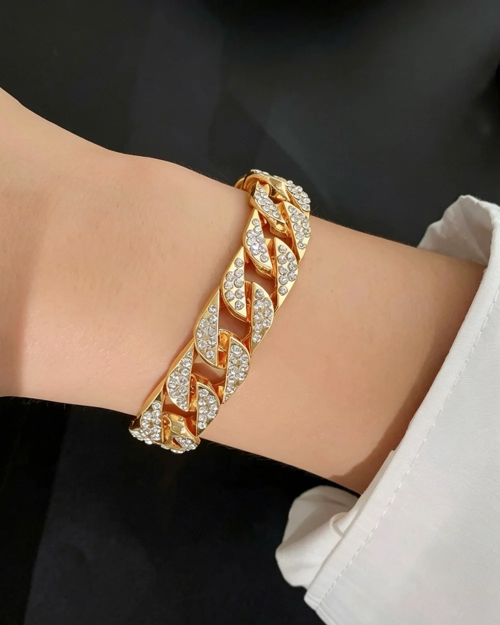 Gilded Glitz Alloy Geometric Diamond Retro Trendy Bracelet in Gold
